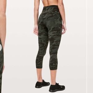 Lululemon Align Crop *21"
Incognito Camo Multi Gator Green